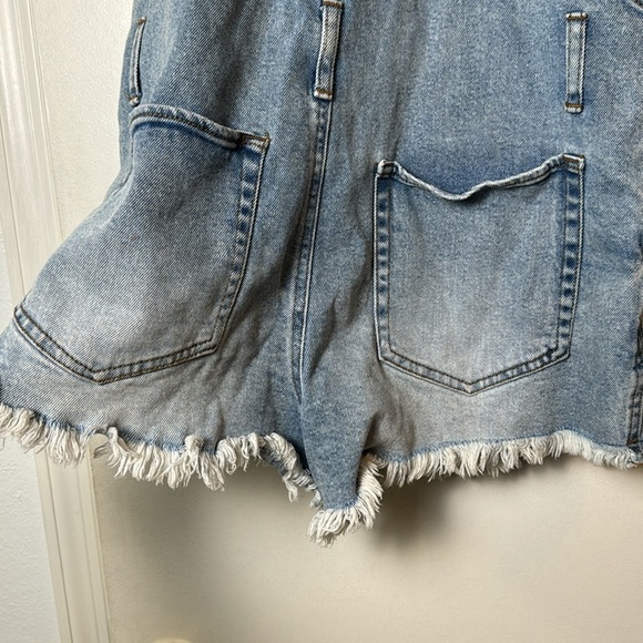 Wild Fable Distressed Denim Raw Help Shortalls Overall Shorts Size Small - Picture 6 of 8